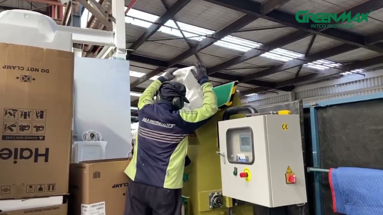 Compacteur de polystyr&egrave;ne A-C200 GREENMAX utilis&eacute; par une soci&eacute;t&eacute; de logistique en Nouvelle-Z&eacute;lande