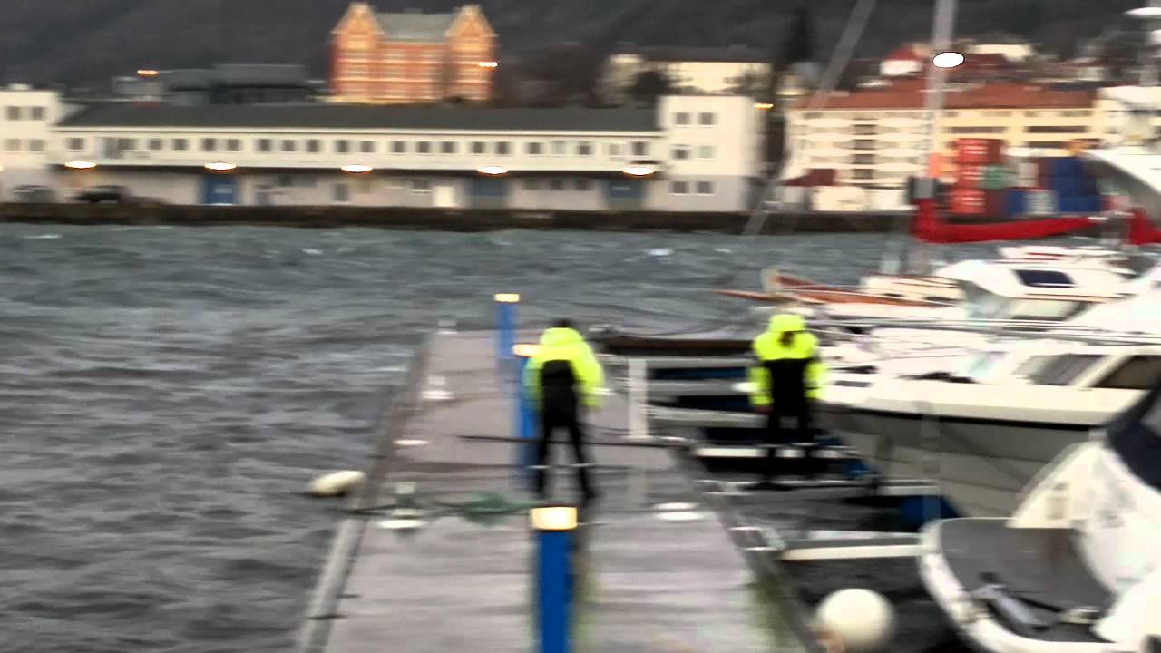 Store b&oslash;lger i Bergen.mp4