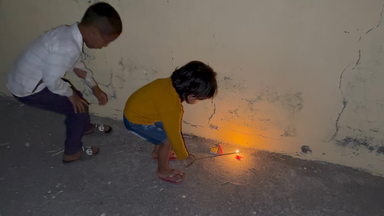 Saksham Saini ने छोड़ा घड़ा बम 💣 | दिवाली धमाका 🎇 | सक्षम और तृष्टि ने मनाई बड़ी दिवाली धूमधाम से 🪔