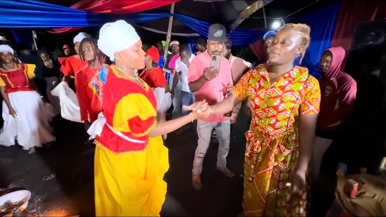 MEN KOMAN KORAL LA AP SALYE MANBO SHELOVE PANDAN SEREMONI VODOU A BWADLANS LIMONAD