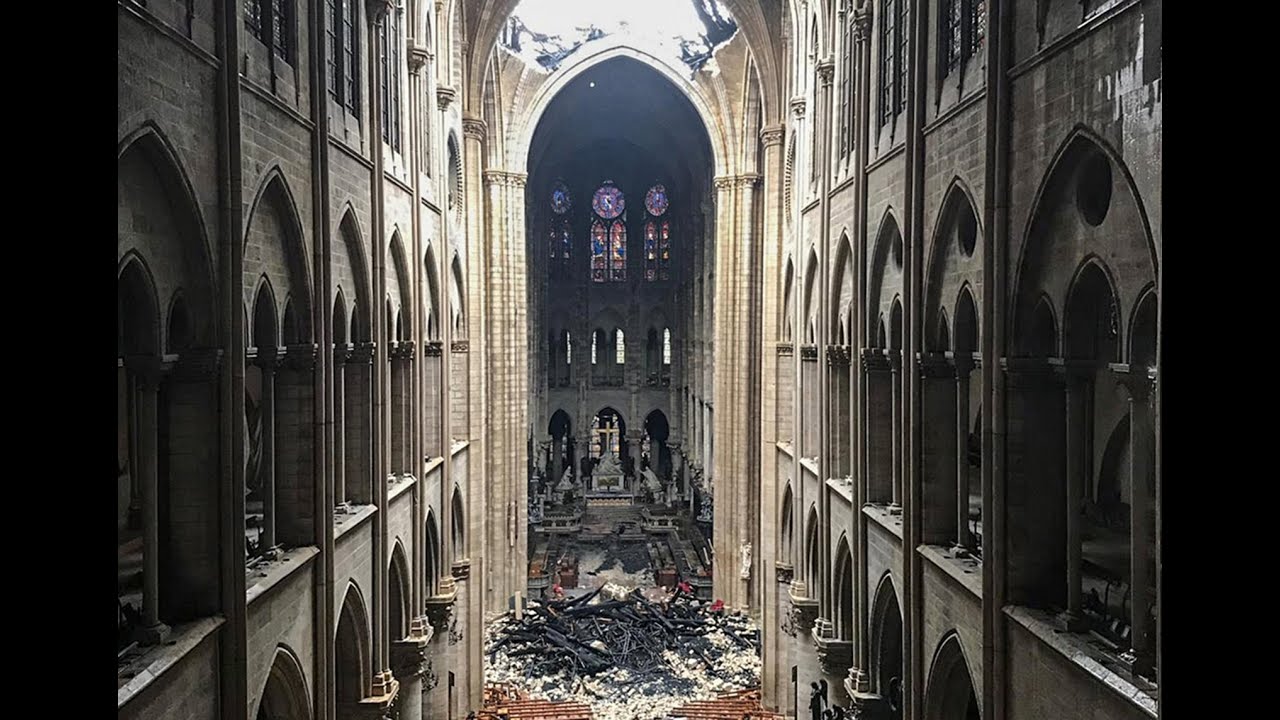 Notre-Dame, i pompieri: 