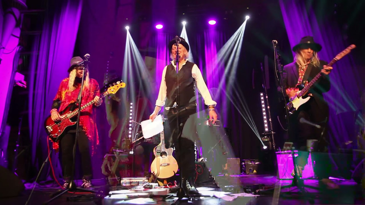 Martin Newell, Kimberley Rew, Lee Cave-Berry - Love shine a light