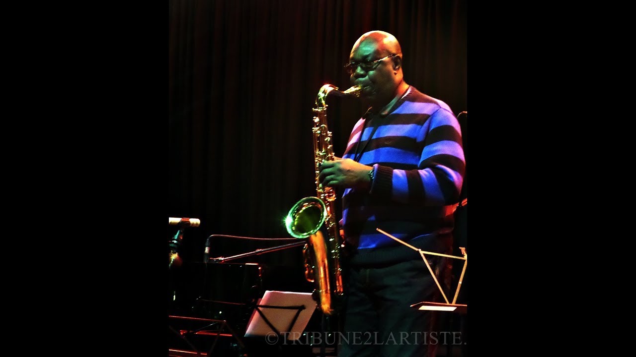 Manu Dibango interprétant 