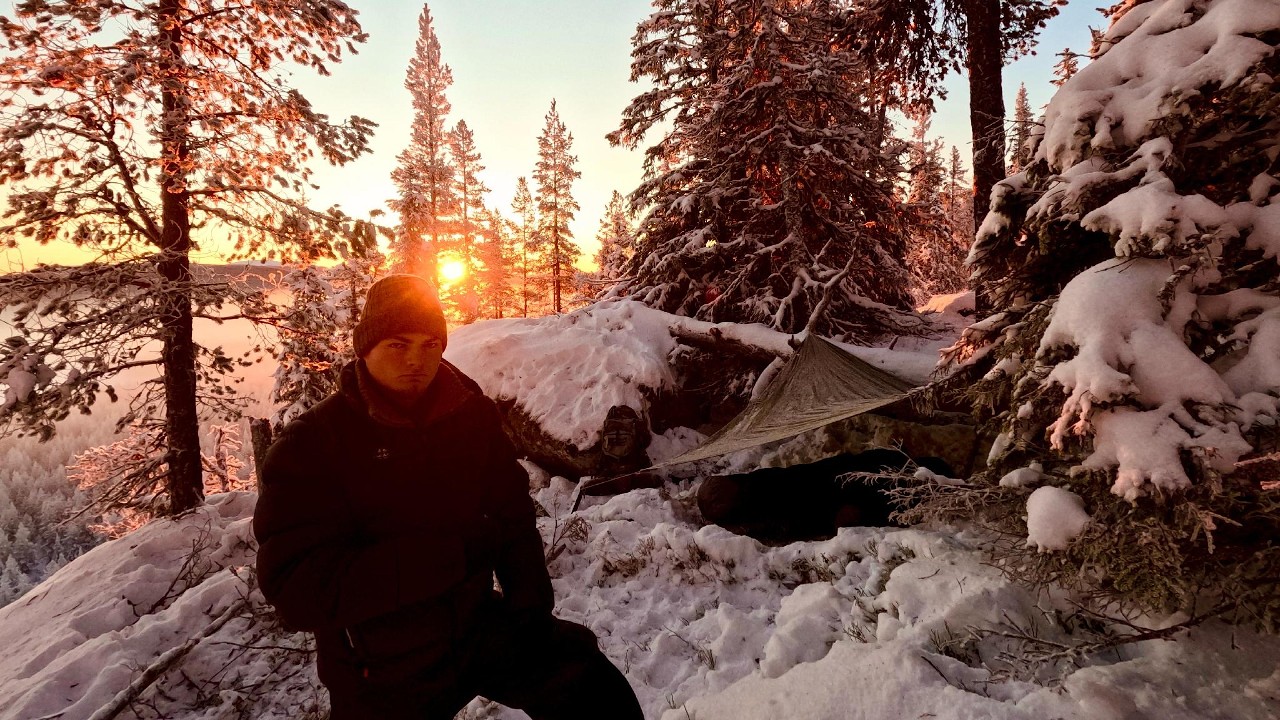 Solo survival camping without tent at minus 25 Cº / Lapland, Sweden / November