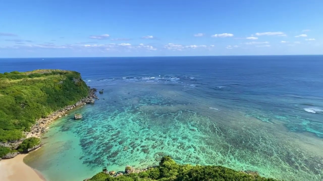 タカハナリ宮城島の果報バンタから見下ろすンダカチナ浜の冬の絶景