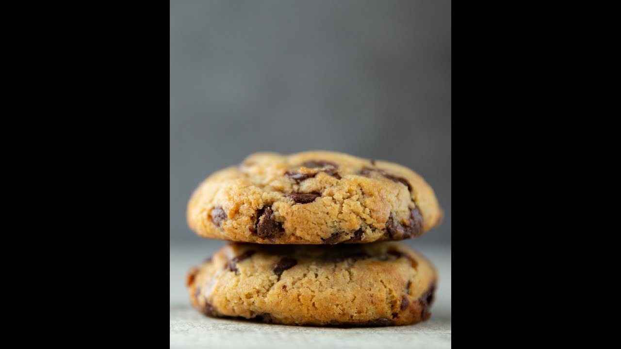 Easy Keto Recipes - CHEWY CHOCOLATE CHIP COOKIES