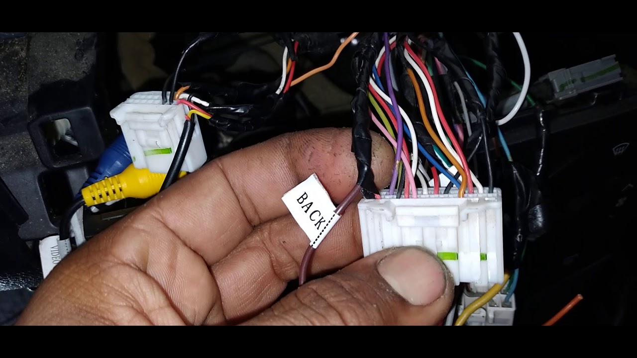 instalação da Câmara de ré no corola XRS 2014