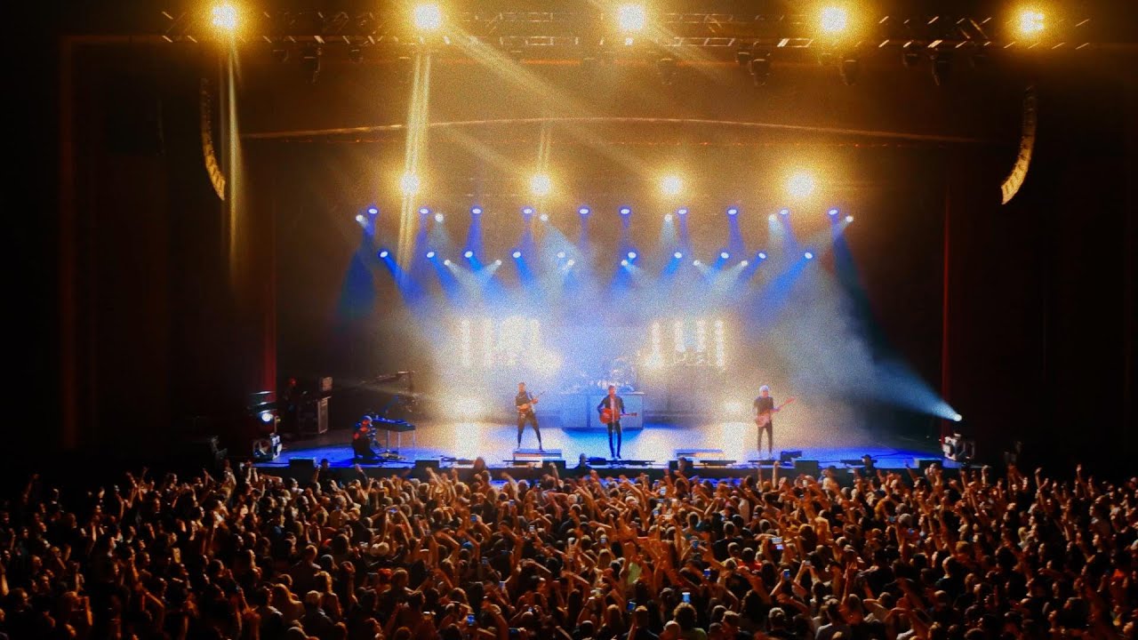 BOYS LIKE GIRLS - THUNDER (LIVE FROM THE MGM MUSIC HALL AT FENWAY PARK)