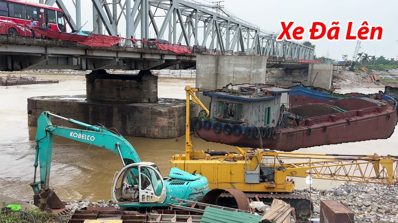 TIN VUI : Xe Cẩu Và Máy Xúc Đã Lộ Ra- Phát Hiện Thêm Nhiều Thứ Dưới Chân Cầu Đuống | Xuân Mạnh Vlogs