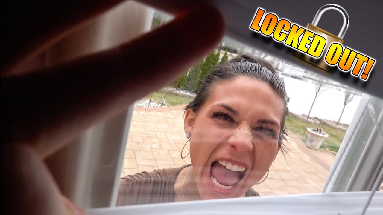 I LOCKED MY FAMILY OUT OF THEIR HOUSE! *PRANK* 🤣
