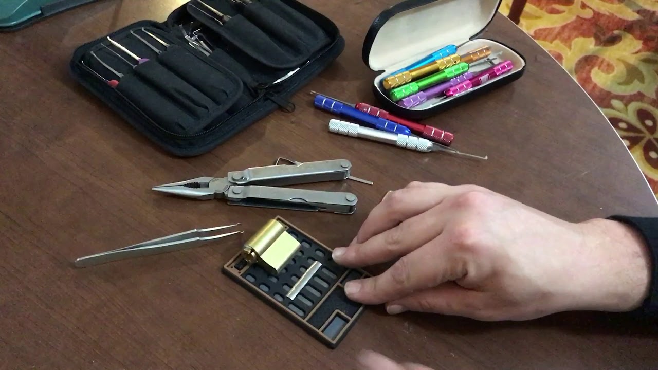 Lockpicking: Abus D10 dimple lock, picked and gutted.