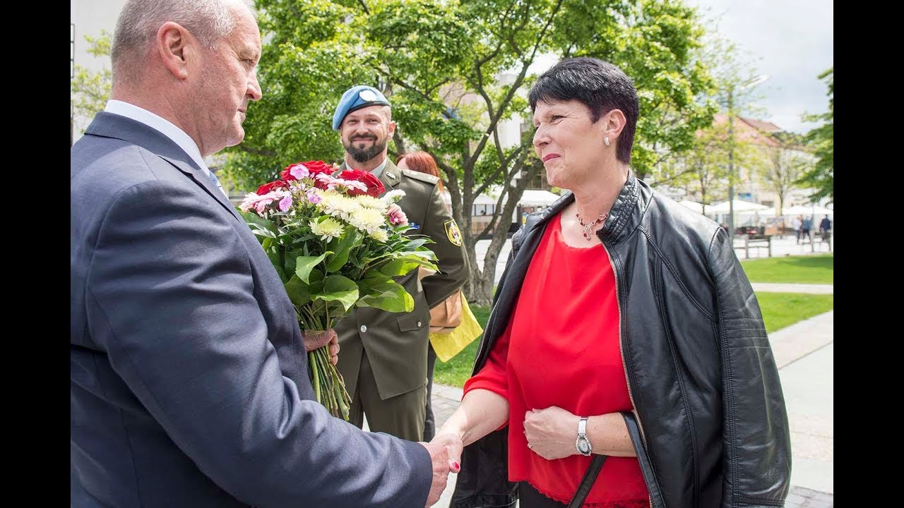P. Gajdoš pri príležitosti Dňa matiek ocenil Oľgu Mlynárovú, matku štyroch vojakov