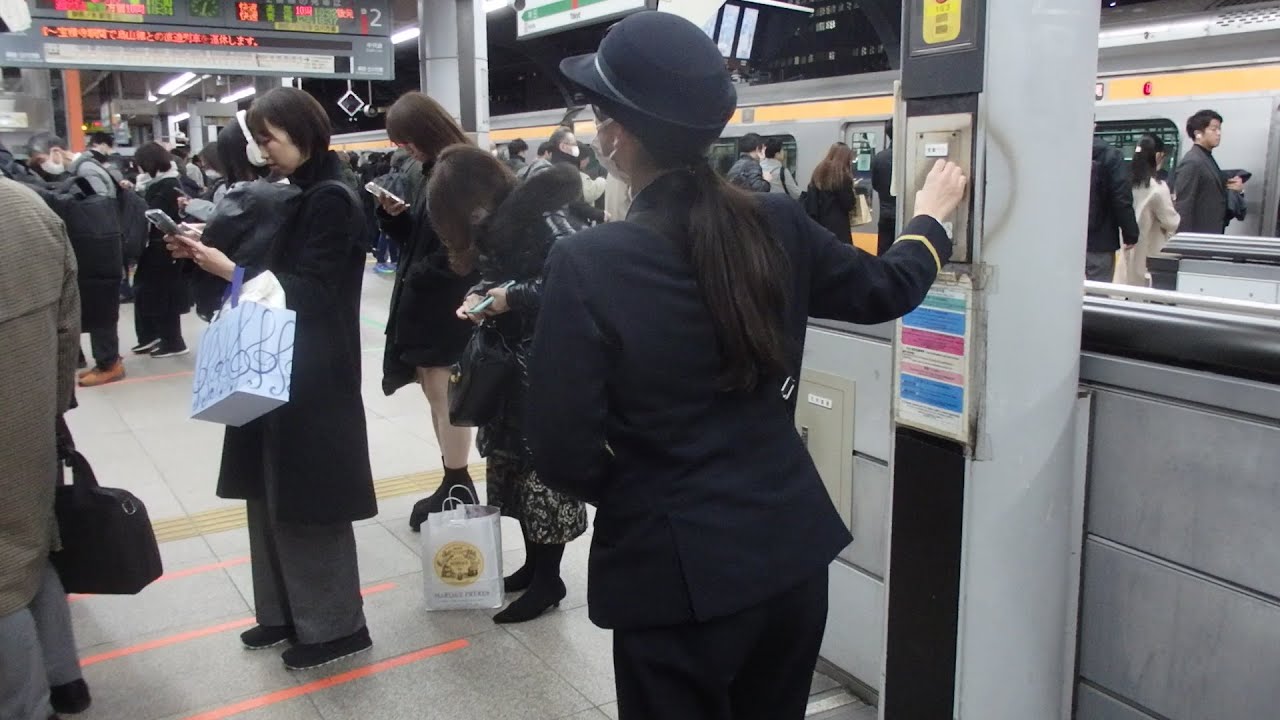 おうめ東京駅での車掌動作