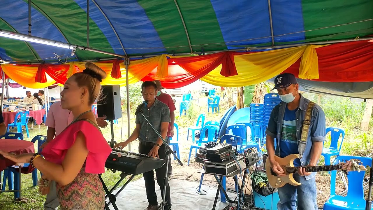 ลำนำอีสาน (เทพพร) แสดงสดบ่าวอุบลเล่นเองร้องเอง บ้านหนองสองห้องไต้