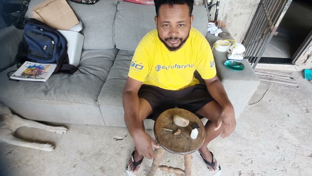 Pedra será que tem ouro só quebrando 