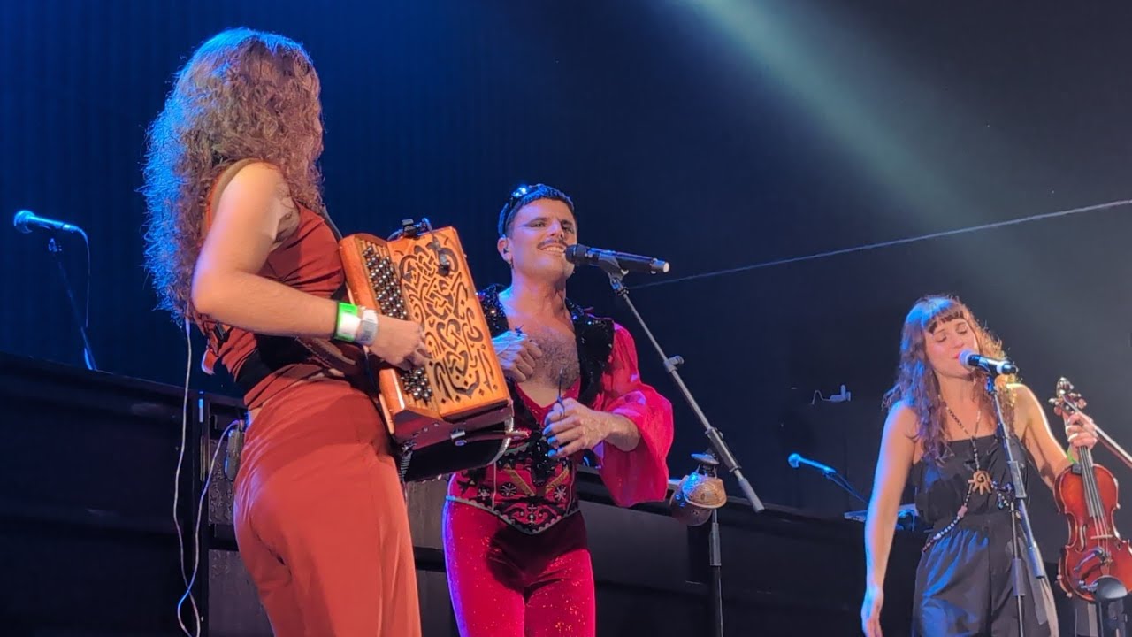 Rodrigo Cuevas con Caamaño&Ameixeiras - Catro Cousas - Directo Sala Capitol 2024 - Santiago - 4K