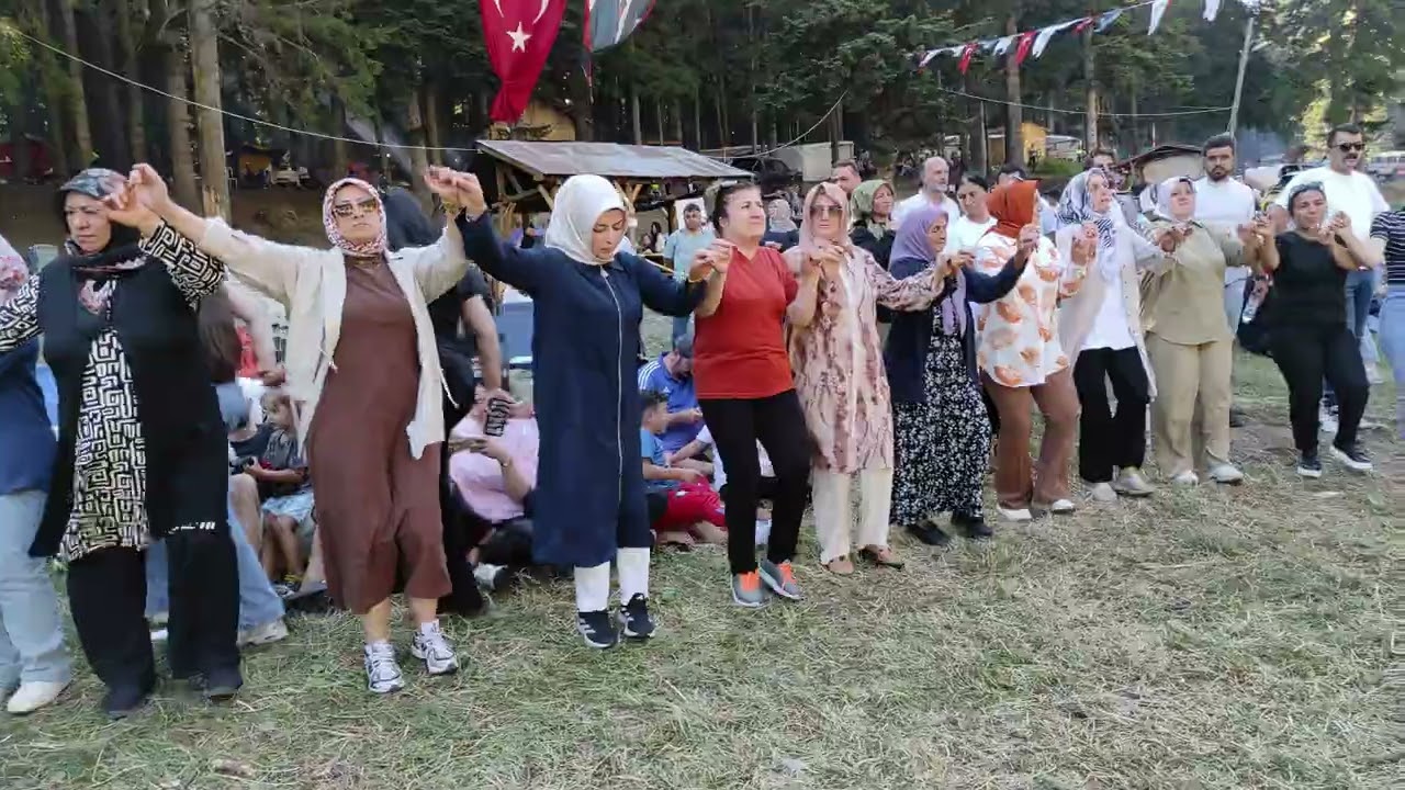 2025 Şavşat Sahara Festivali'nde ZAFER TEKGÜMÜŞ ağır ve hızlı barları  ile izleyenleri oynattı. 