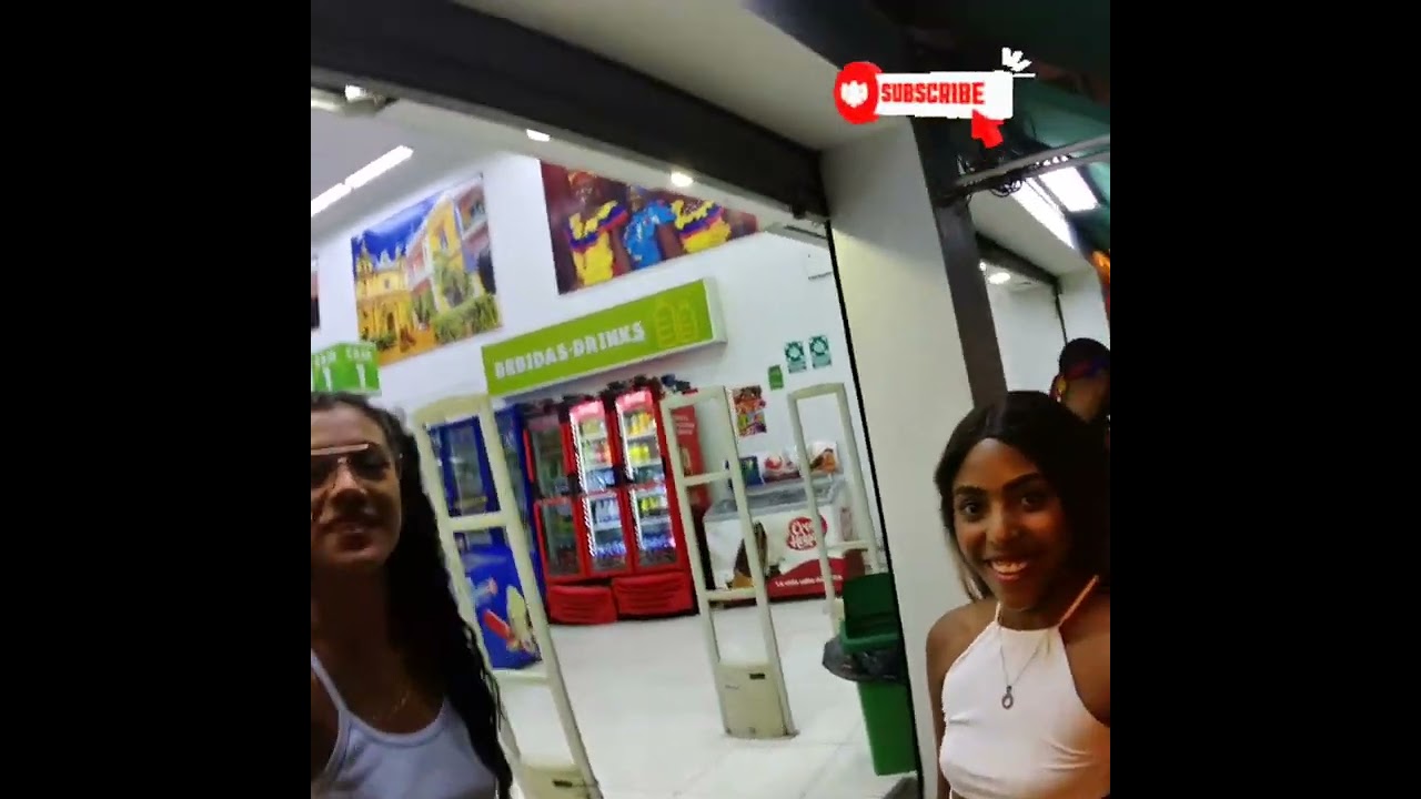 Don't give EYE CONTACT in CARTAGENA COLOMBIA 6 👀💔🇨🇴#travel #cartagena #shorts #nightife #travelvlog