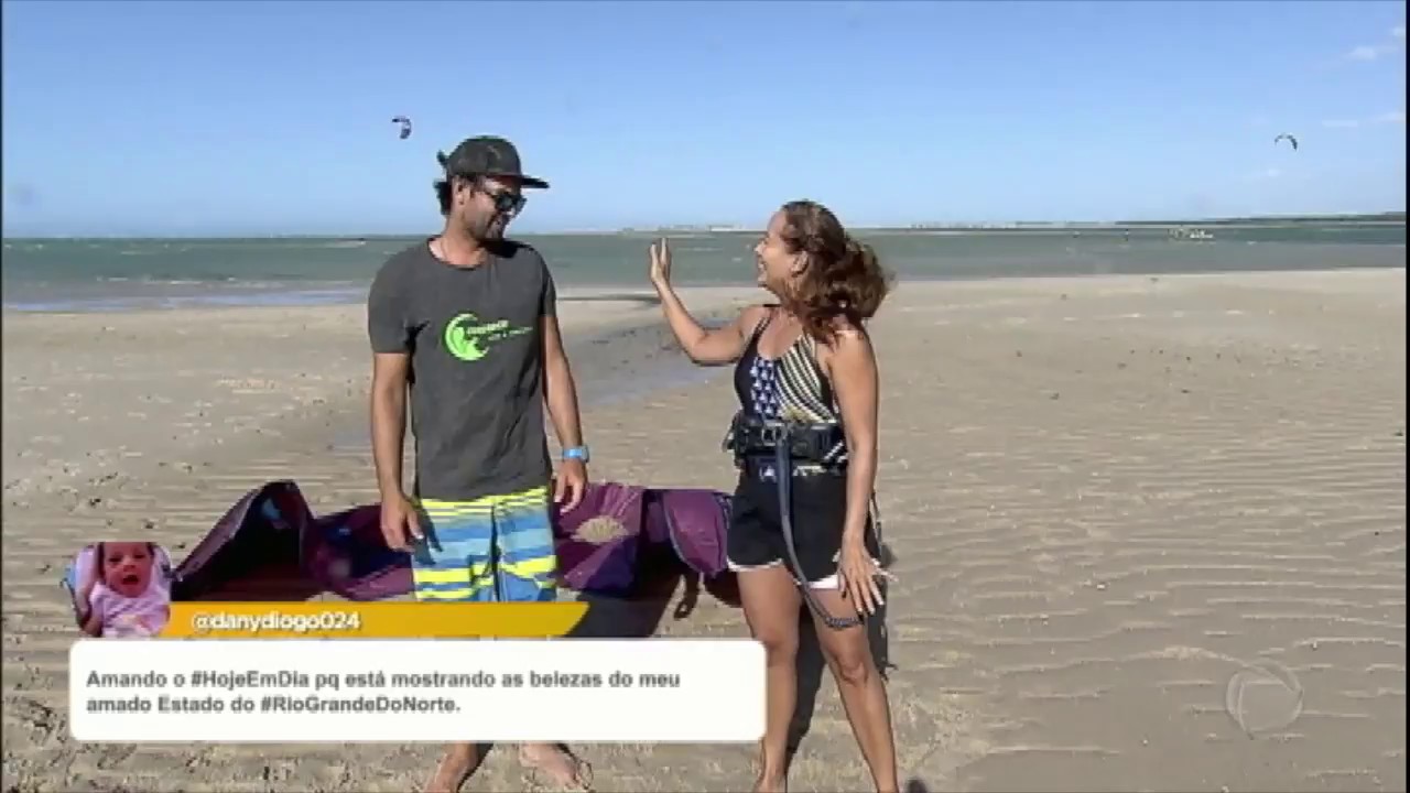 Renata Alves conhece a cidade de Galinhos, um local sem carros cercado por dunas e salinas