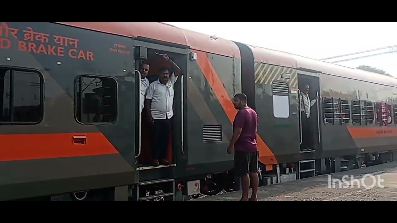05587 amrit bharat special first run commercial stop at phaphund station 