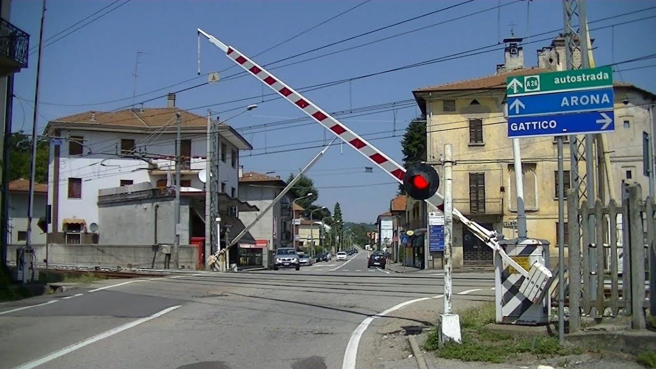 Spoorwegovergang Borgomanero (I) // Railroad crossing // Passaggio a livello