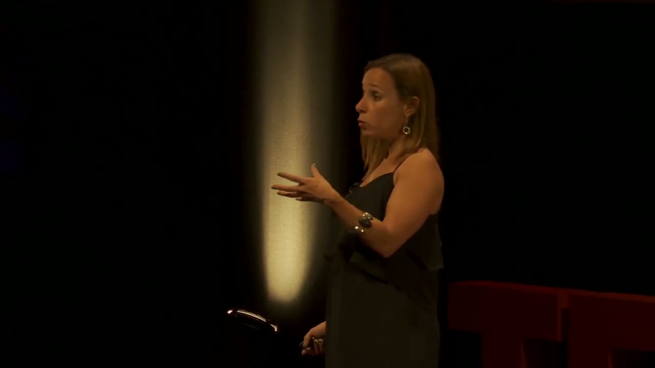 Uma escola para todos | Mafalda Ribeiro | TEDxOeirasED