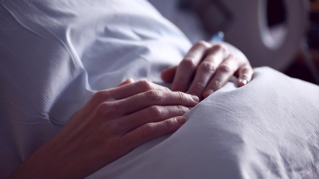 How death doulas give comfort to the dying