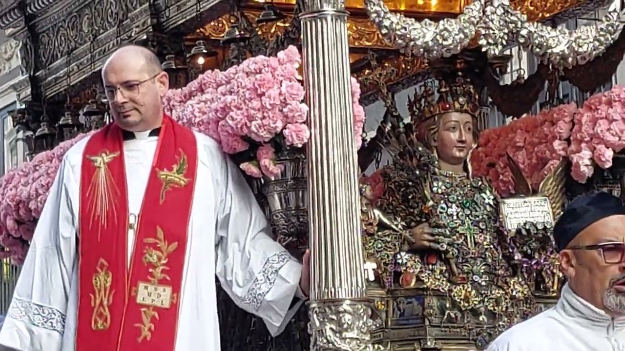 St Agata's relics pass through Via Umerto 1, Catania.  04/02/2026