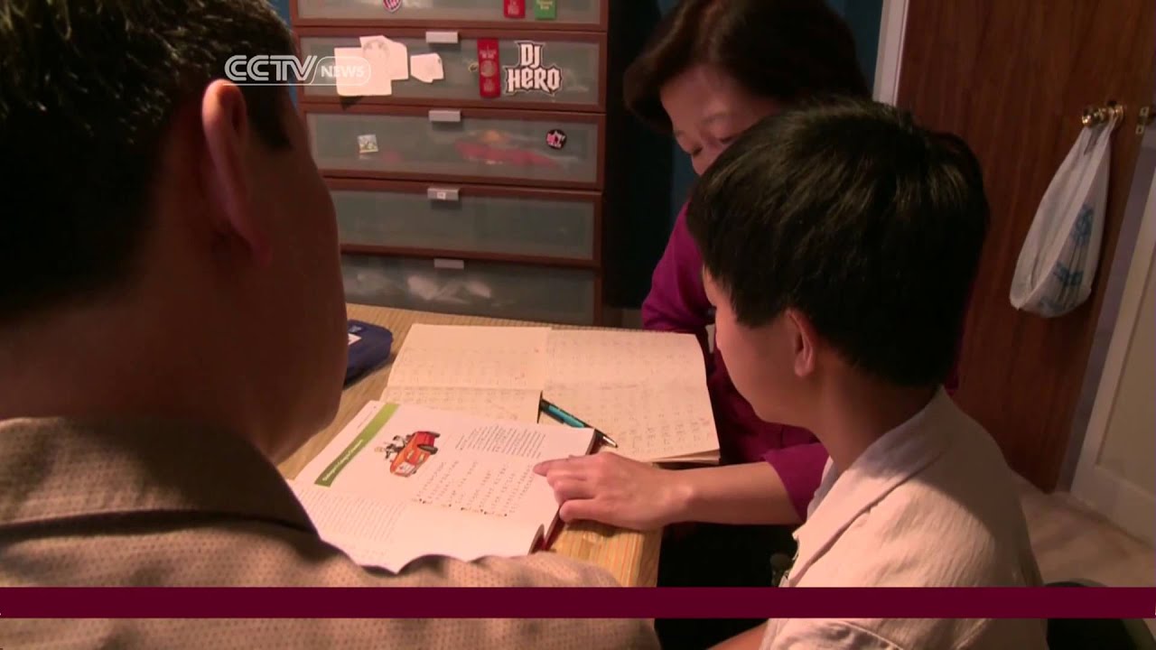 Chinese Parents Pass on Cultural Traditions to Children in America