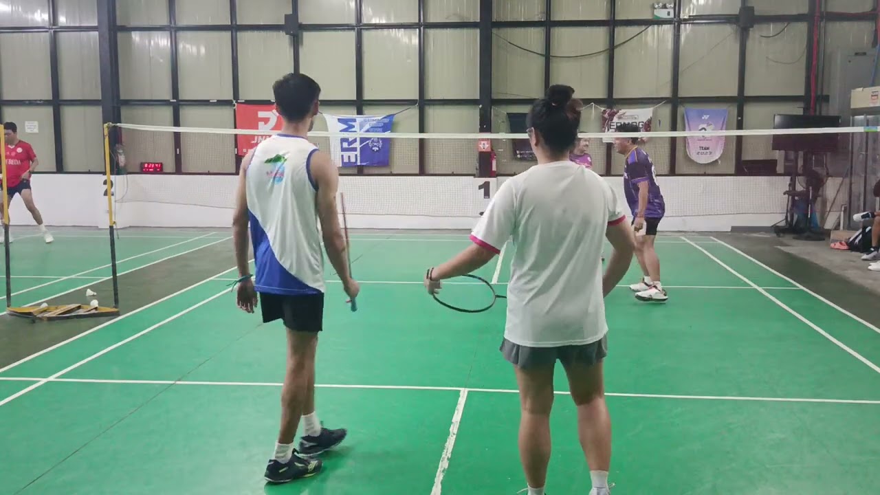 Saturday Badminton Doubles Queueing in Sandugo East Side Badminton Court 