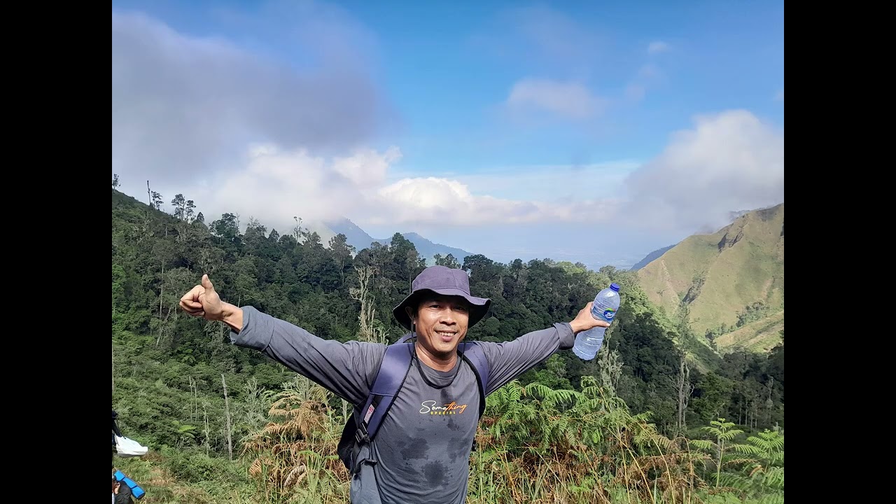 Bukit Lembah Gedong Sembalun Lombok 2200 mdpl