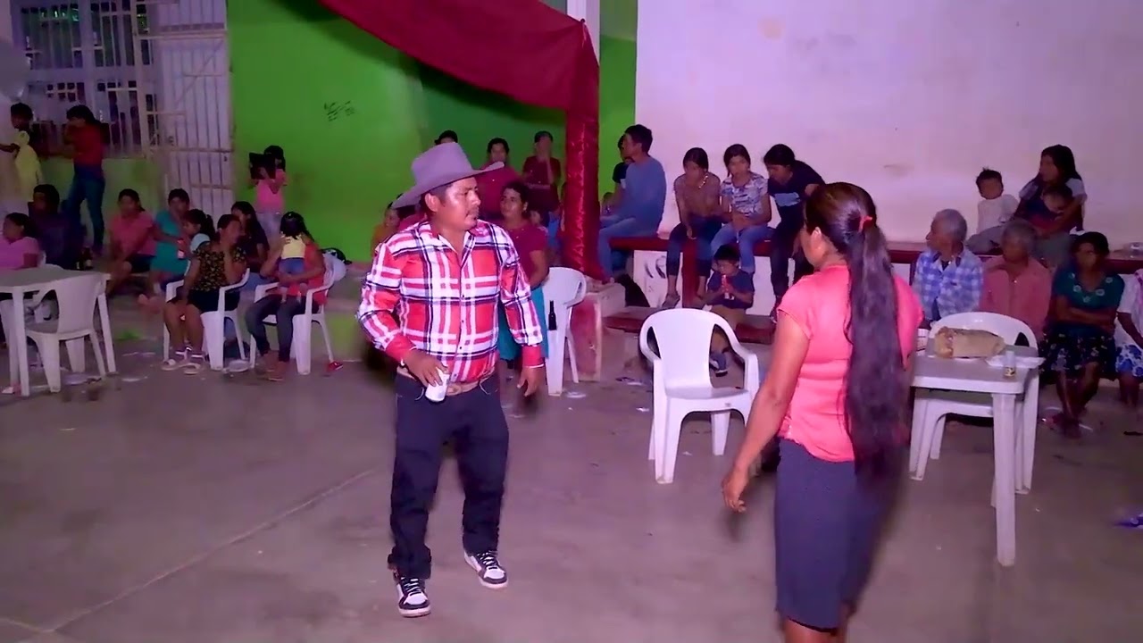 EL CAPULIN MPIO DE TLACOACHISTLAHUACA EN UNA BODA.
