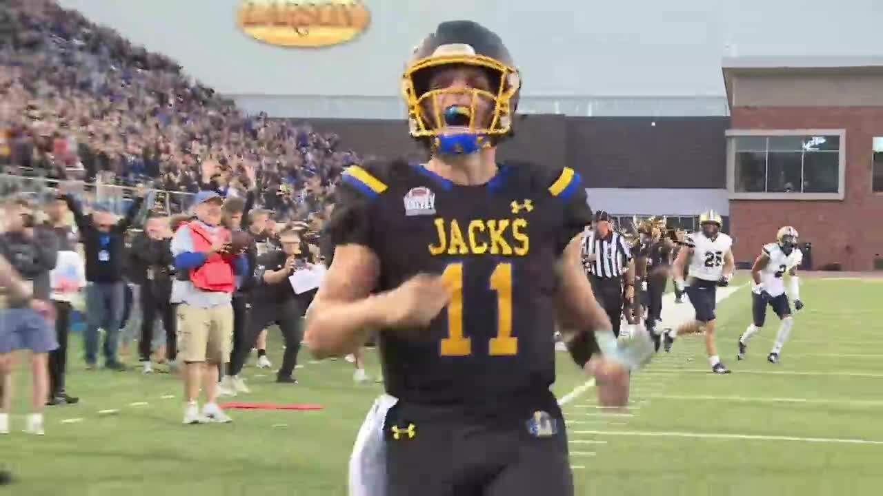SDSU's Mark Gronowski transferring to Iowa