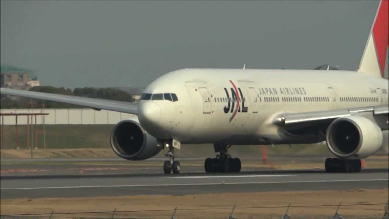 Plane spotting Boeing 777-200ER Japan Airlines at Osaka Itami Int`l Aiprot RJOO