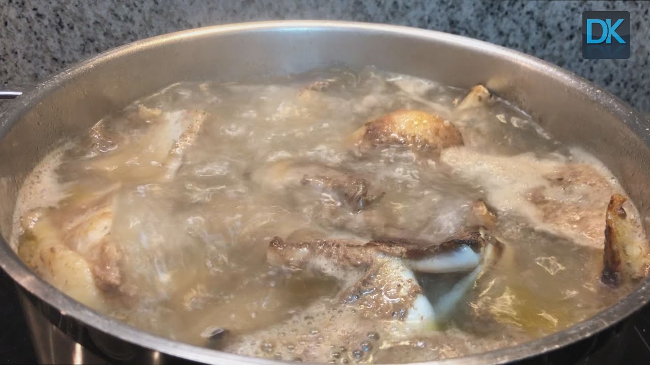 Superfood &bdquo;Bone broth&ldquo;: Was die Oma schon braute, wird zum Trend-Trunk. Knochenbr&uuml;he erlebt Comeback