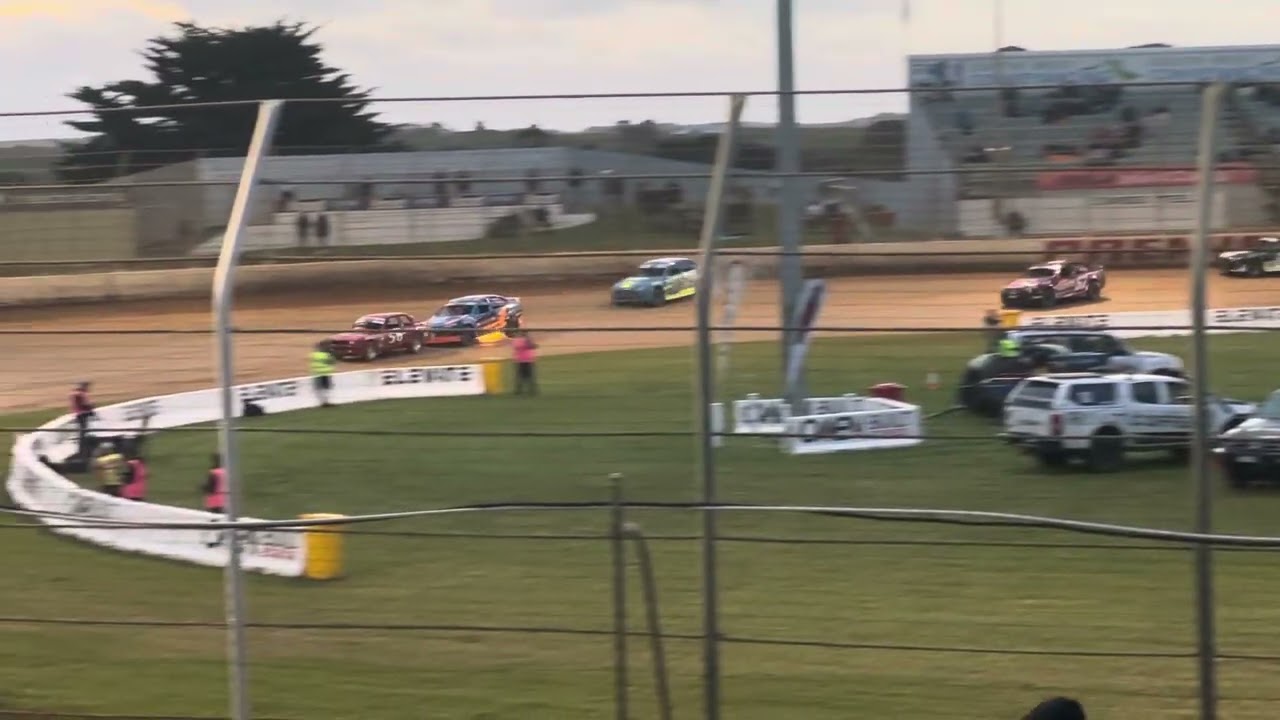 Modified Sedans Heat 3 VMPA Series Round 1 Premier Speedway Warrnambool 15/11/2025