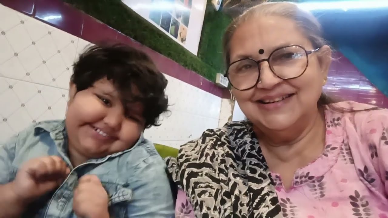সারাদিন কাজের পর নানি আর আমি রেস্টুরেন্ট এ খেতে গেলাম @probaseghorkonna2712