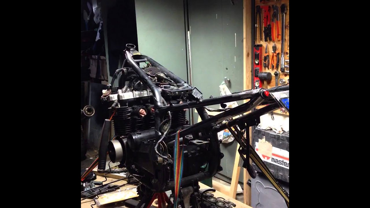 Transformation Kawazaki Zr7 en Cafe-Racer