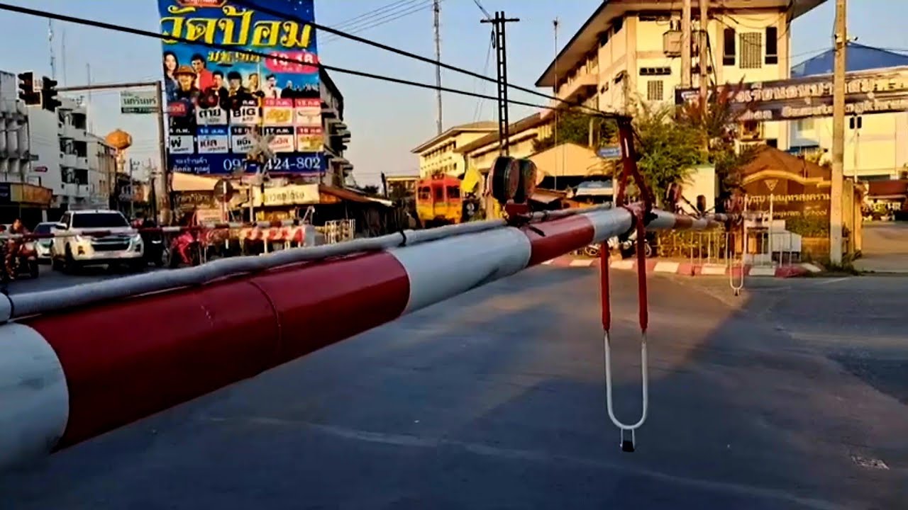 ดูรถไฟที่จุดตัดวัดป้อมเเก้วขบวน 4387 วิ่งผ่าน (ไม่ได้มานาน55) 21ม.ค.67