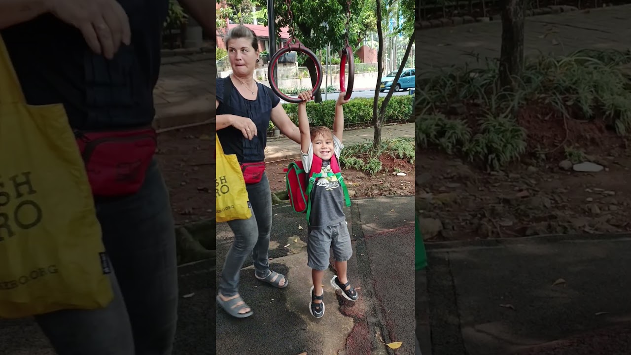 Kemana-mana jalan kaki 👣 #sofiabulekampung #bulekampung #istribule #anakbule #bule