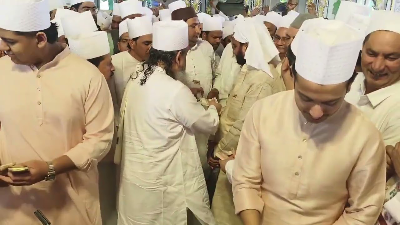 68th URS MUBARAK HUZUR SULTAN-UL-AULIA SARKAR (Q.S.A) ( Mehfil -e- Rang -o- Sama after QUL SHARIF )