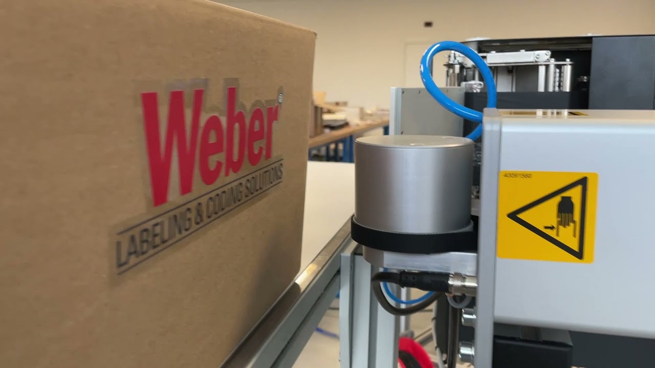 Applicazione di etichette su due lati LA4050B su U-Arm | Weber Marking Systems Italia