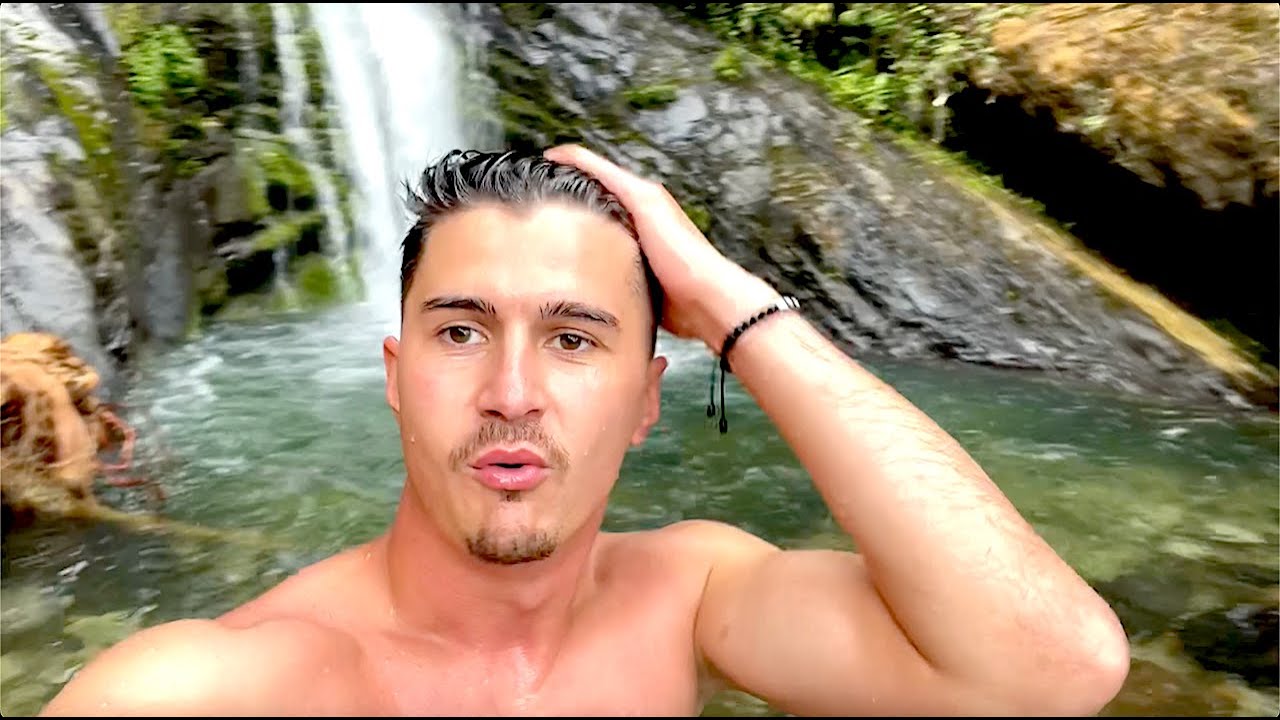 La o baie într-o junglă din Venezuela 🇻🇪