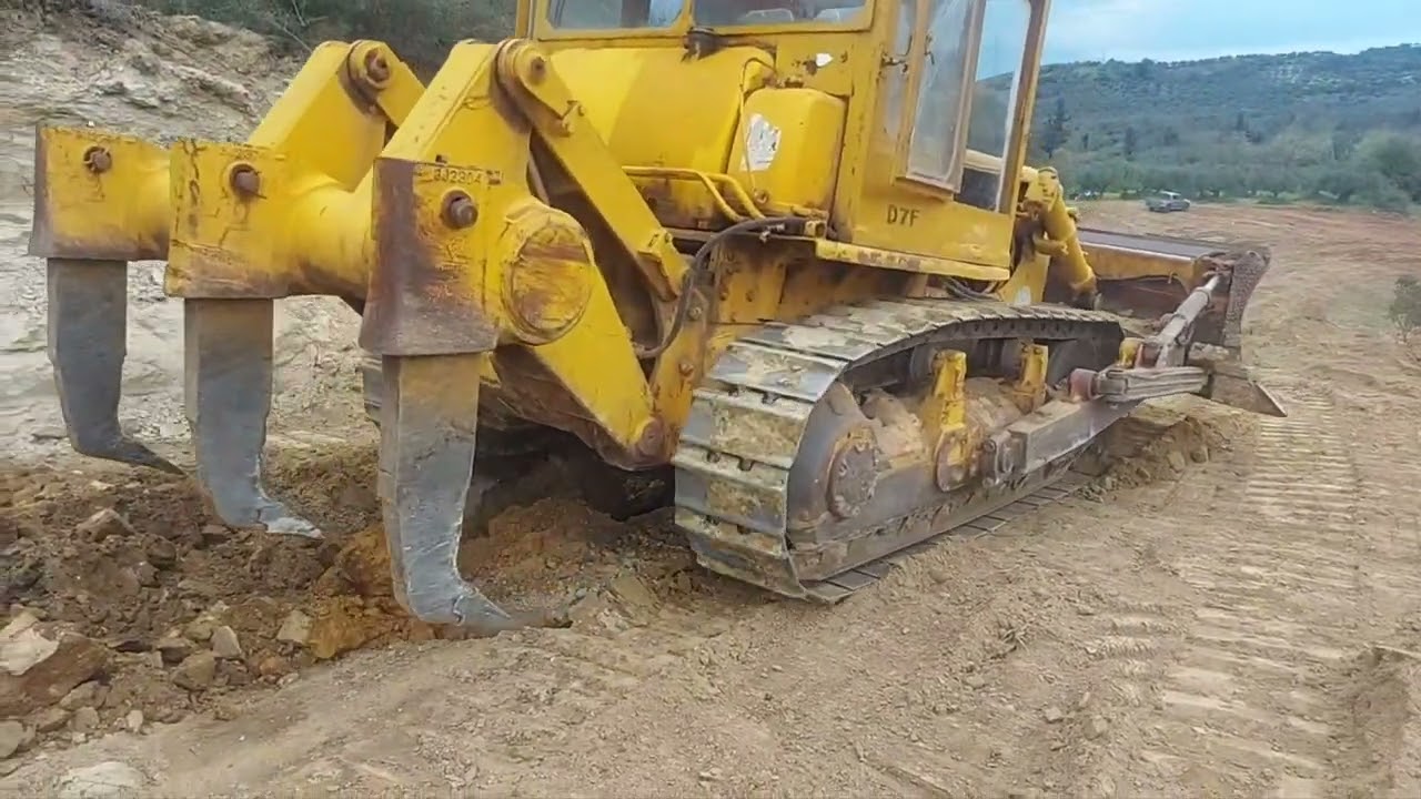 CAT D7 F ripping hard ground