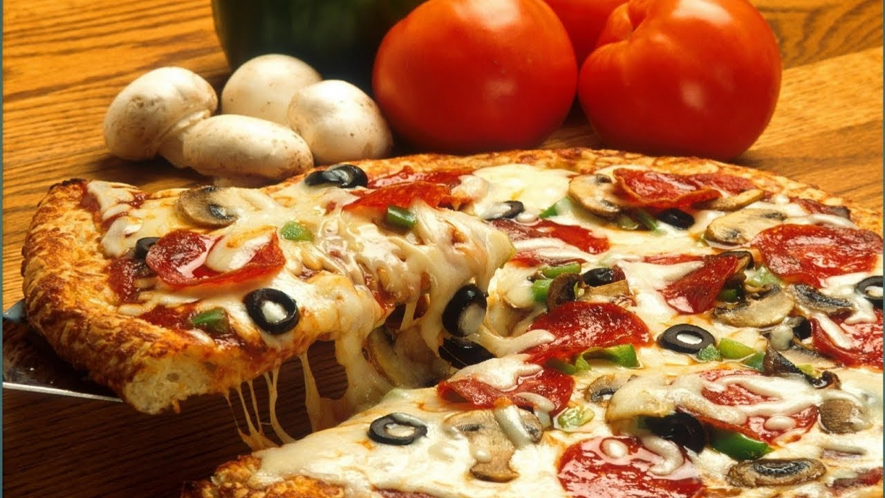The Best Homemade Pizza You'll Ever Eat&بيتزا الايطالية بجميع اسرارها  مع تحضير العجينة والصلصة
