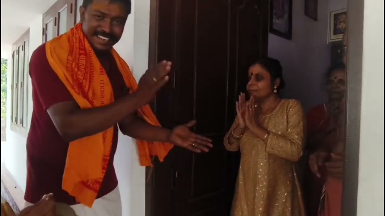 മൂത്തേടത്ത് കാവിലെ ഊരു ചുറ്റു കുംഭകുടം വൈക്കം വിജയലക്ഷ്മിയുടെ വീട്ടുമുറ്റത്ത് എത്തിയപ്പോൾ🙏