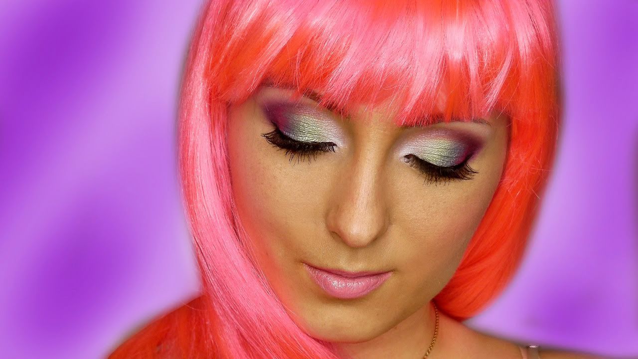Nicki Minaj - Super Bass - Music Video look # 2