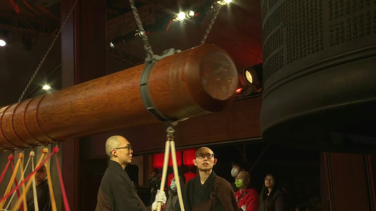 Monks strike temple bell to ring in the Year of the Dragon | AFP
