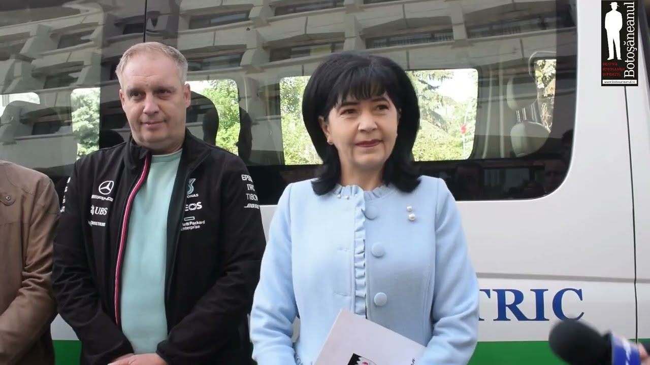 Microbuz electric pentru elevi testat la Botoșani  de șefii județului
