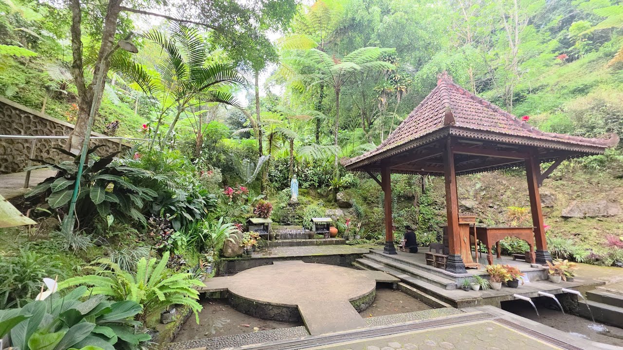 Taman Doa Gua Maria Imatuka unik dan nyaman